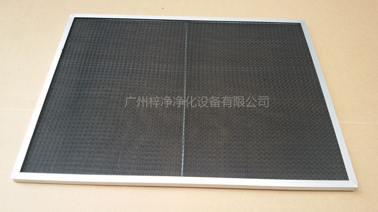 尼龍網(wǎng)初效過濾器骨架采用直徑為6mm的鐵絲焊接處理,目的防止過濾器變形。